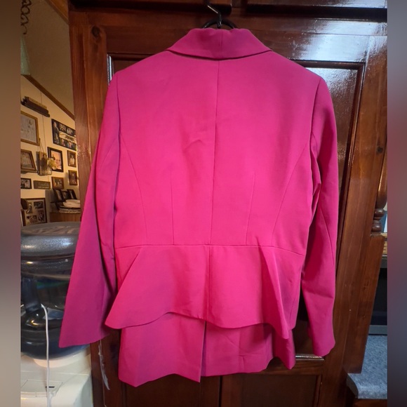 Women size 12 Le Suit two-piece skirt and jacket fuchsia color - Picture 2 of 3